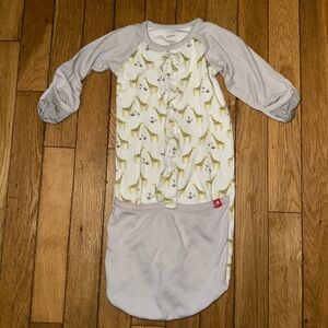 Baby Unisex Goumi convertible long sleeve gown giraffe
